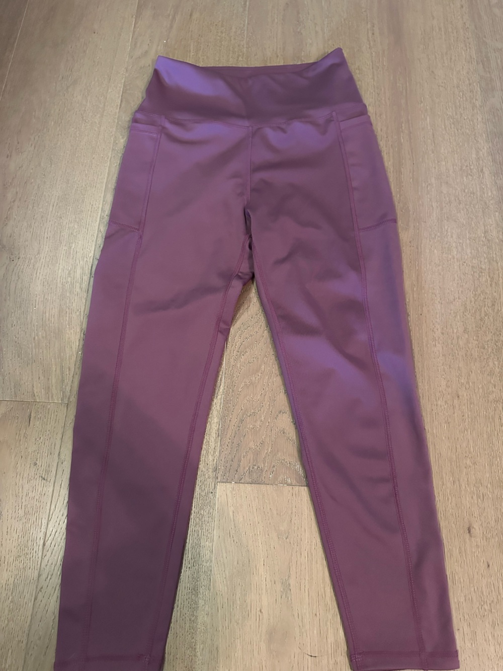 Women’s High-Rise Fitness Leggings with pockets in Deep Plum purple small